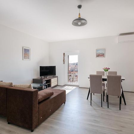 Apartment Gioia ロヴィニ エクステリア 写真